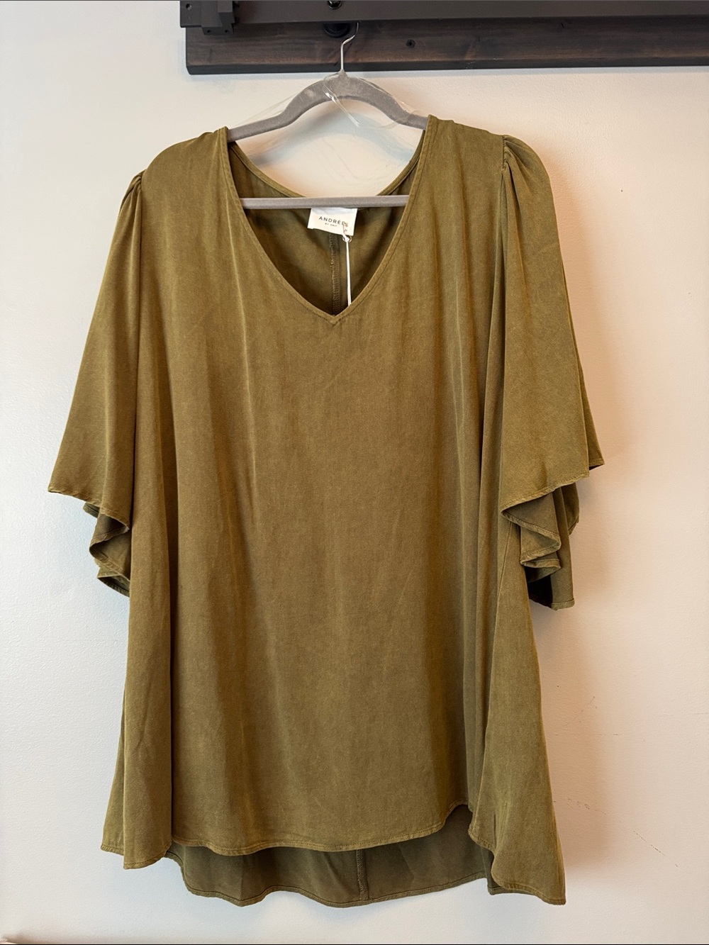 ANDREE BY UNIT Olive V-Neck Flutter Sleeve Blouse